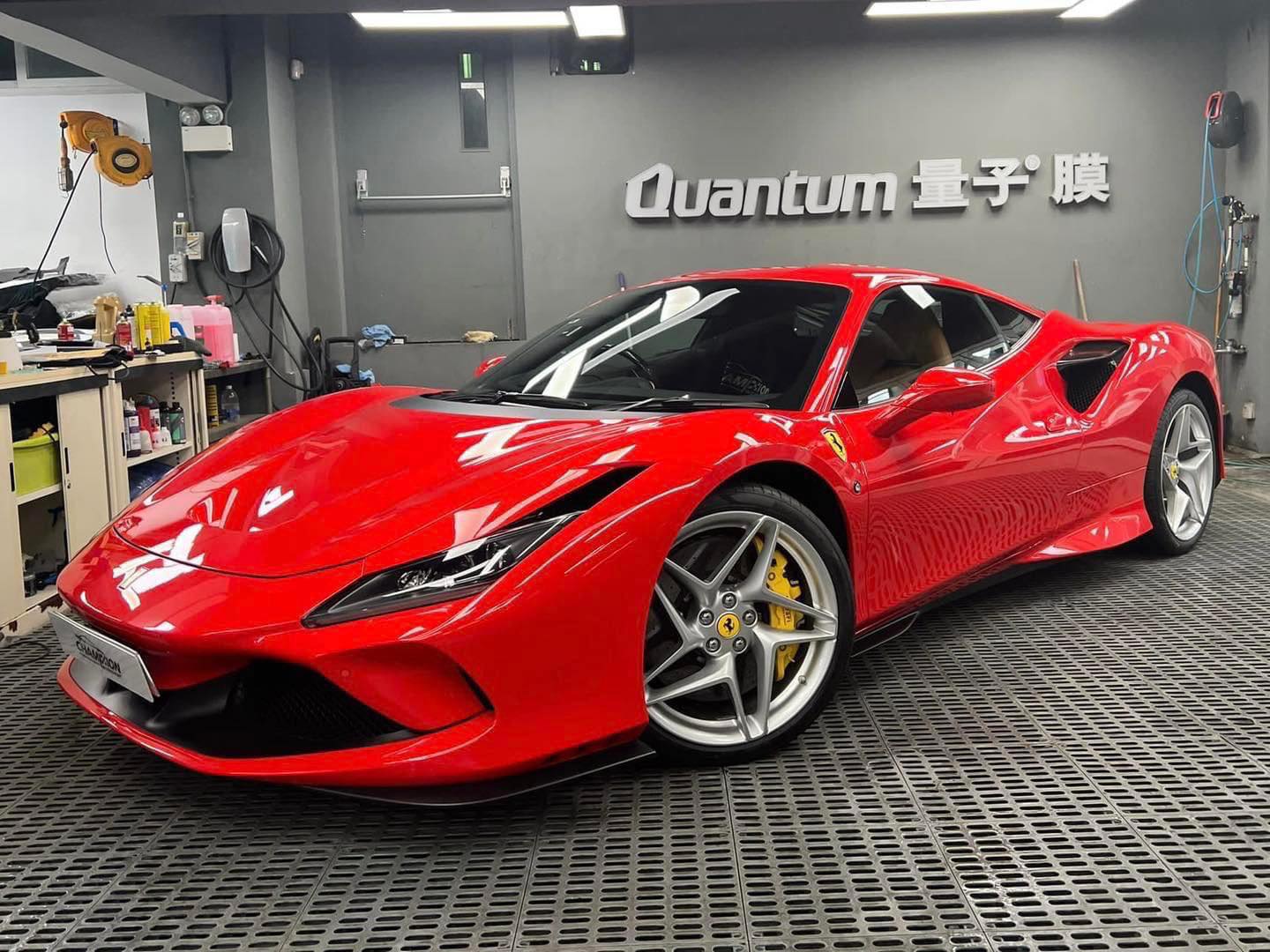 FERRARI F8 TRIBUTO