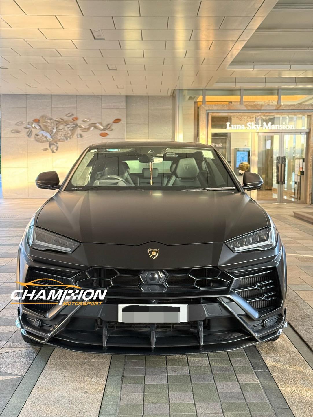LAMBORGHINI URUS