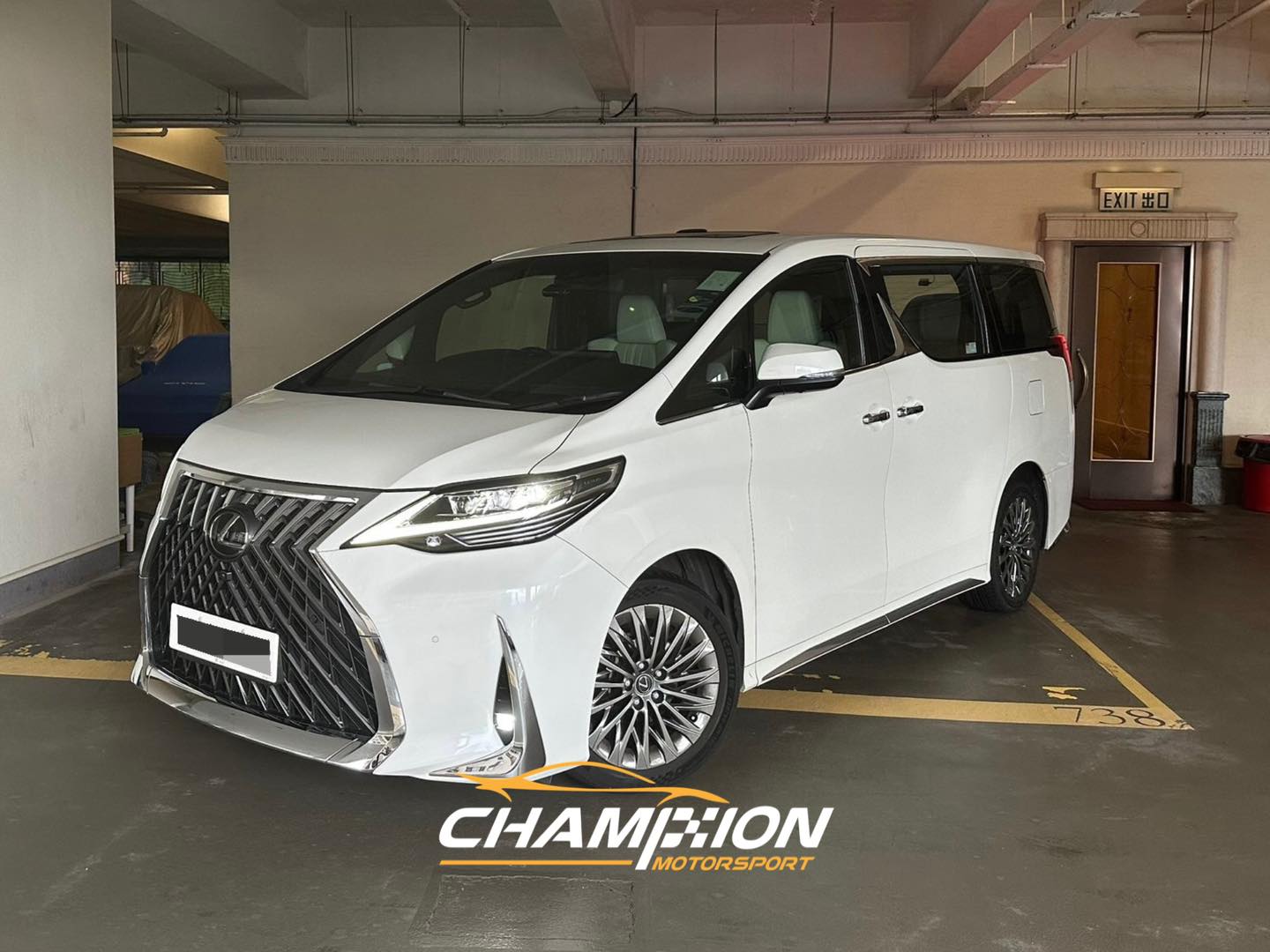 LEXUS LM350