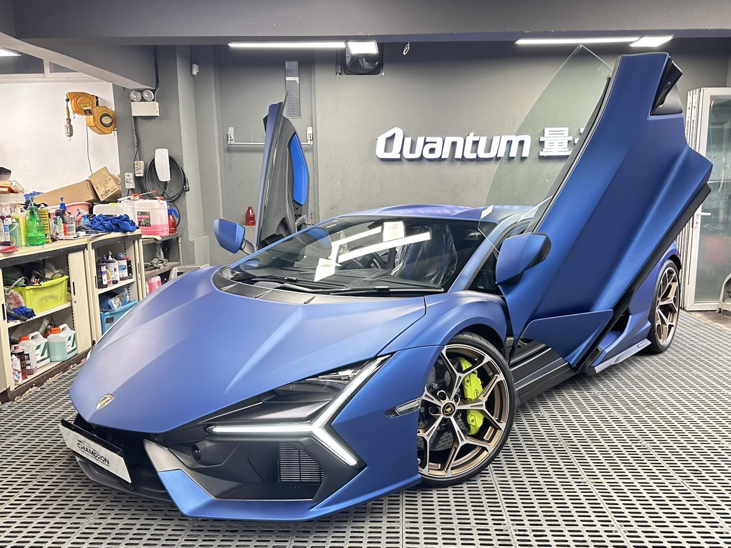 多謝Lamborghini Revuelto客戶信任！新車一到就即刻搵我哋貼膜 選用我哋同佢架車轉顏色配搭返部車內籠顏色