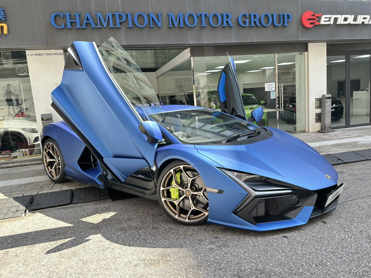 LAMBORGHINI REVUELTO V12 HYBRID
