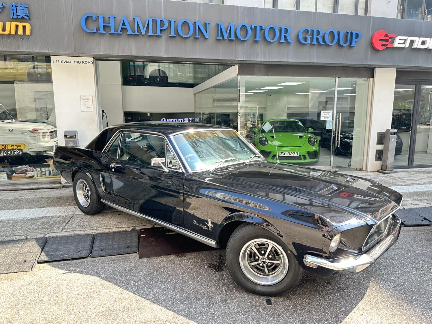 FORD MUSTANG