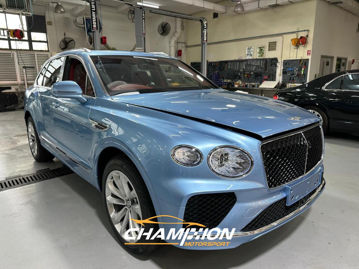 BENTLEY BENTAYGA V8