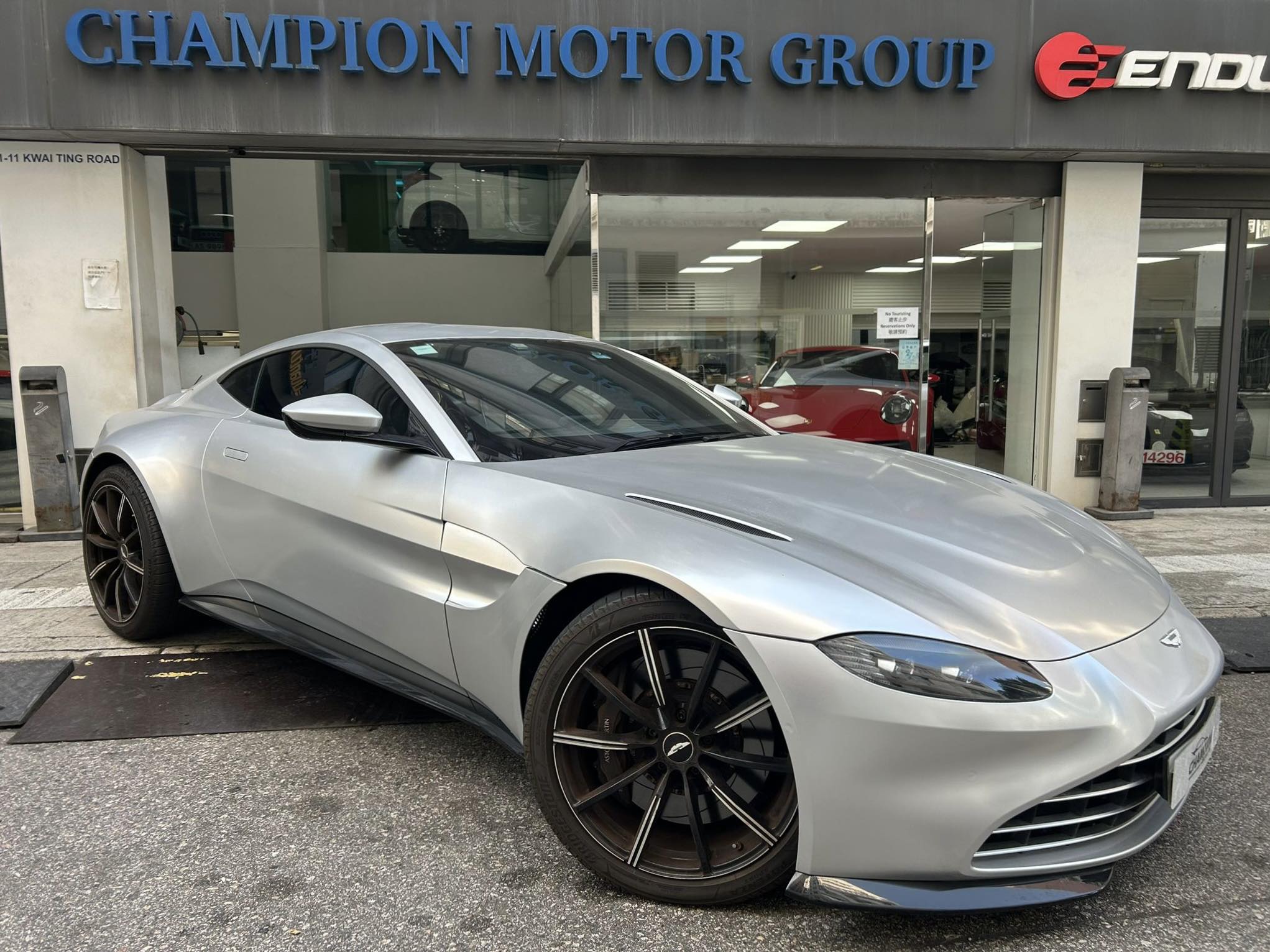 ASTON MARTIN VANTAGE