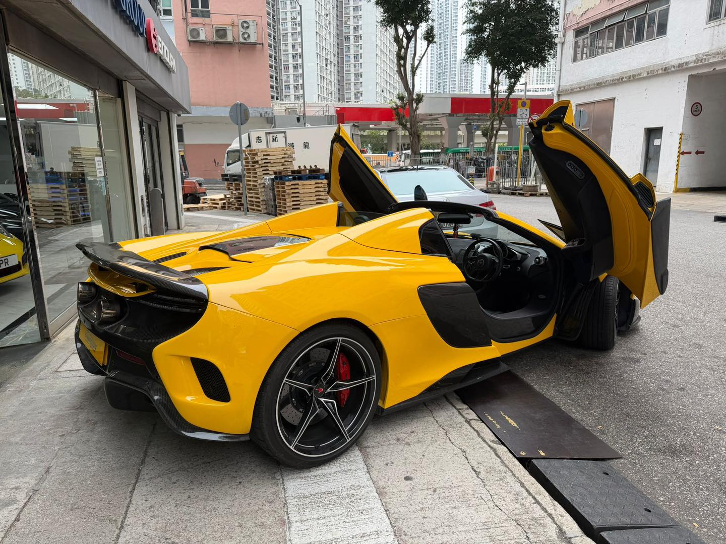 MCLAREN 12C SPIDER - Image 6