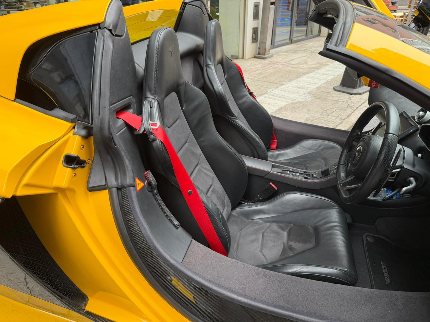 MCLAREN 12C SPIDER - Image 9