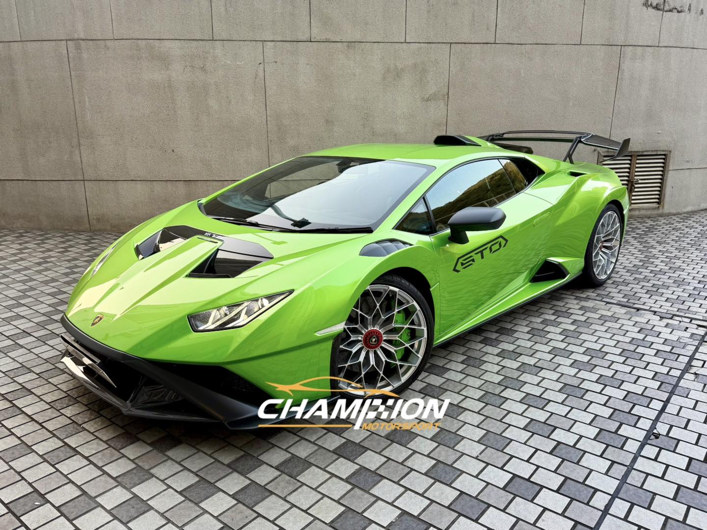 LAMBORGHINI HURACAN STO